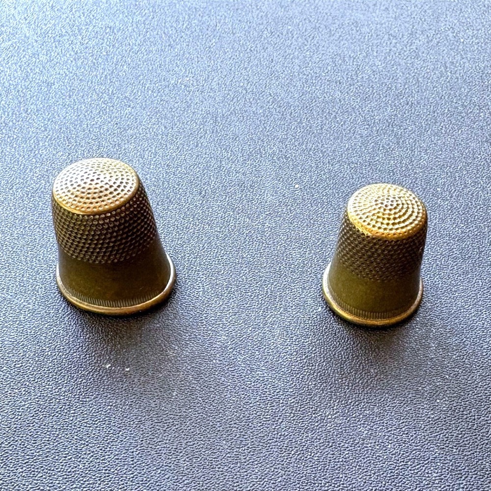 Vintage Brass Thimble Set‎ 2 Piece Traditional Dimpled Metal Sewing Notions Gold
